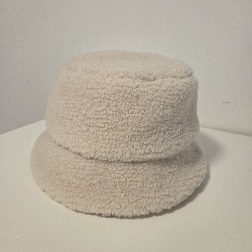 Cozy Cream Bucket Hat - New